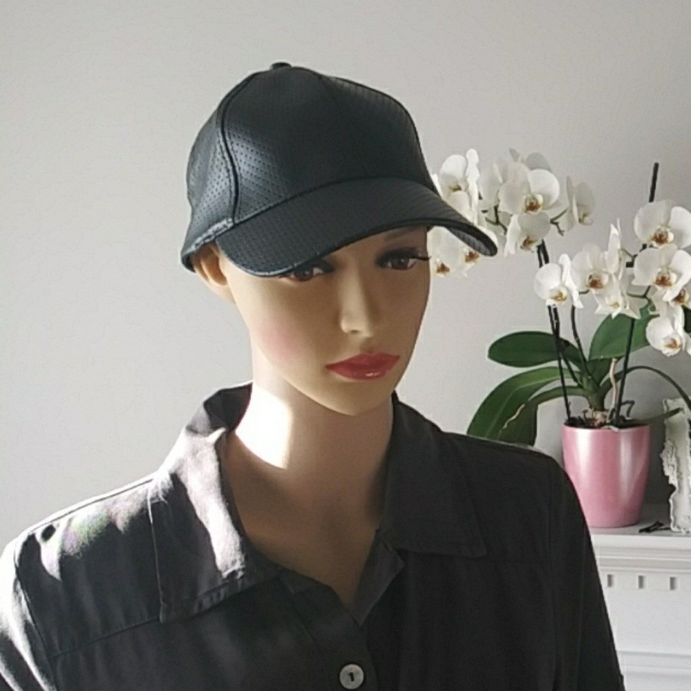 Jane & Berry black faux leather hat stylish y2k streetwear casual